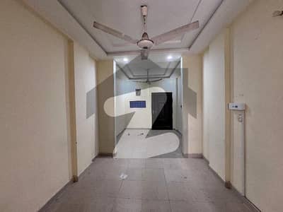 جی ۔ 13 اسلام آباد میں 3 مرلہ دفتر 30.0 ہزار میں کرایہ پر دستیاب ہے۔