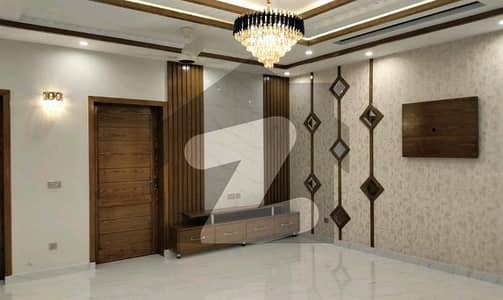 بحریہ ٹاؤن سیکٹر ای بحریہ ٹاؤن,لاہور میں 3 کمروں کا 5 مرلہ مکان 2.2 کروڑ میں برائے فروخت۔