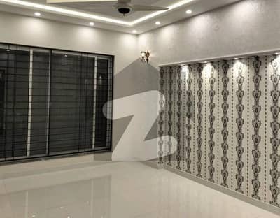 بحریہ ٹاؤن سیکٹر ای بحریہ ٹاؤن,لاہور میں 3 کمروں کا 5 مرلہ مکان 2.0 کروڑ میں برائے فروخت۔