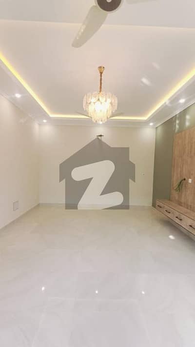 1 Kanal Hot Location Upper Portion For Rent in DHA Phase 8 Ex Park View - Separate Entrance