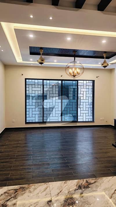 1 Kanal Hot Location Upper Portion For Rent in DHA Phase 8 Ex Park View - Separate Entrance