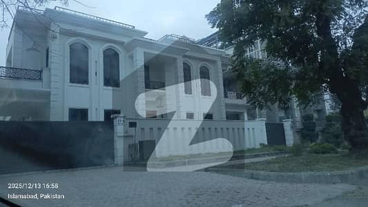 ایف ۔ 7/1 ایف ۔ 7,اسلام آباد میں 9 کمروں کا 1 کنال مکان 19.5 لاکھ میں کرایہ پر دستیاب ہے۔