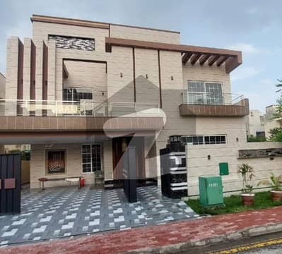 بحریہ ٹاؤن سیکٹر B بحریہ ٹاؤن,لاہور میں 5 کمروں کا 1 کنال مکان 2.5 لاکھ میں کرایہ پر دستیاب ہے۔ بحریہ ٹاؤن سیکٹر B بحریہ ٹاؤن,لاہور میں 5 کمروں کا 1 کنال مکان 2.5 لاکھ میں کرایہ پر دستیاب ہے۔