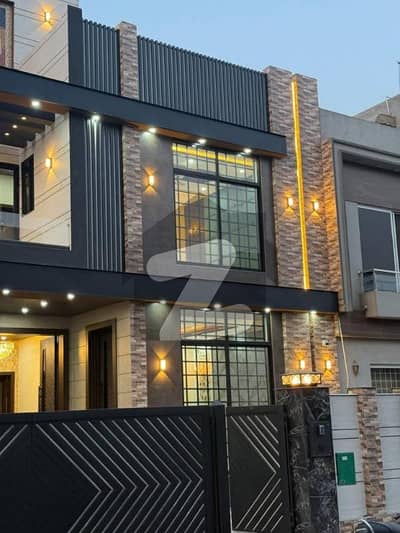 بحریہ ٹاؤن ۔ بلاک اے اے بحریہ ٹاؤن سیکٹرڈی,بحریہ ٹاؤن,لاہور میں 3 کمروں کا 5 مرلہ مکان 70.0 ہزار میں کرایہ پر دستیاب ہے۔