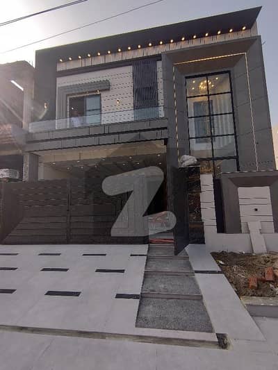 جوبلی ٹاؤن لاہور میں 6 کمروں کا 10 مرلہ مکان 3.55 کروڑ میں برائے فروخت۔