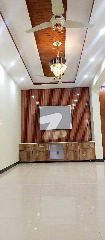 ایچ ۔ 13 اسلام آباد میں 4 کمروں کا 3 مرلہ مکان 1.35 کروڑ میں برائے فروخت۔