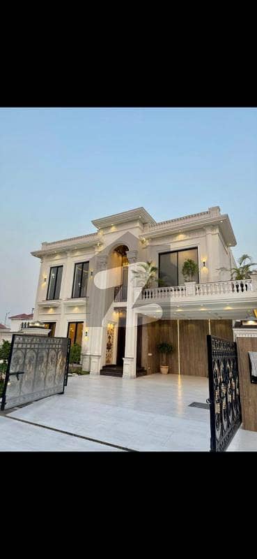 پارک ویو سٹی ۔ کرسٹل بلاک پارک ویو سٹی,لاہور میں 6 کمروں کا 10 مرلہ مکان 3.6 کروڑ میں برائے فروخت۔