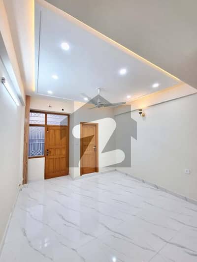 آئی ۔ 8 مرکز آئی ۔ 8,اسلام آباد میں 2 کمروں کا 4 مرلہ دفتر 5.15 کروڑ میں برائے فروخت۔