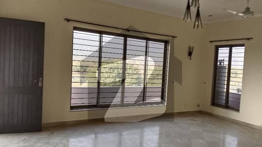 1 Kanal Beautiful Ground Plus Upper Portion Available For Rent