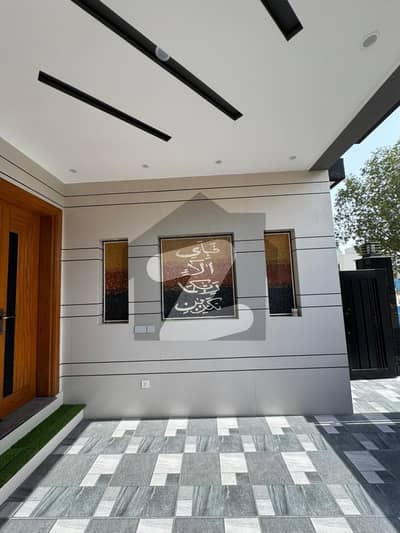 DHA RAHBAR SEC 02 BRAND NEW MODERN HOUSE FOR RENT MARLA 05