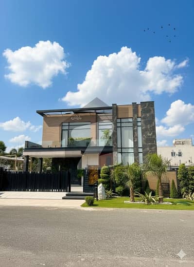 ڈی ایچ اے فیز 7 ڈیفنس (ڈی ایچ اے),لاہور میں 5 کمروں کا 1 کنال مکان 5.99 کروڑ میں برائے فروخت۔