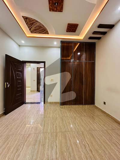 Prime Location House Of 5 Marla Available In Park View City