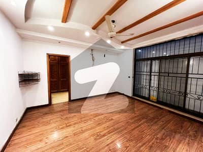 ڈی ایچ اے فیز 1 ڈیفنس (ڈی ایچ اے),لاہور میں 2 کمروں کا 1 کنال بالائی پورشن 85.0 ہزار میں کرایہ پر دستیاب ہے۔