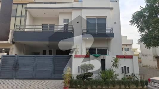 ایم پی سی ایچ ایس ۔ بلاک بی ایکسٹینشن 1 ایم پی سی ایچ ایس ۔ ملٹی گارڈنز,بی ۔ 17,اسلام آباد میں 11 مرلہ مکان 5.5 کروڑ میں برائے فروخت۔