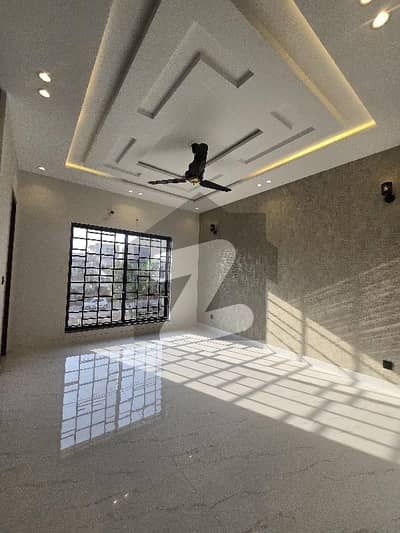 1 KANAL Like New Lock Option For Rent