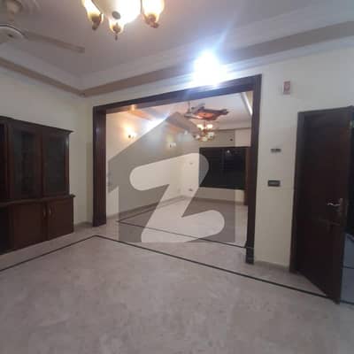 جی ۔ 13 اسلام آباد میں 2 کمروں کا 11 مرلہ زیریں پورشن 70.0 ہزار میں کرایہ پر دستیاب ہے۔