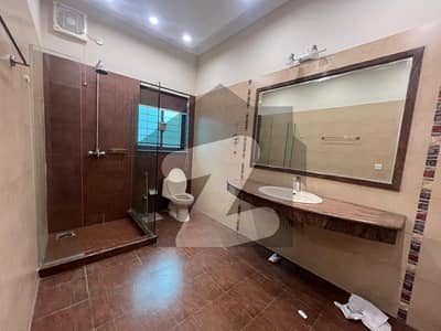 01 KANAL DESIGNER LUXURY UPPER PORTION AVAILABLE FOR RENT 01 KANAL DESIGNER LUXURY UPPER PORTION AVAILABLE FOR RENT