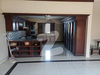 600 YARDS BUNGALOW FOR RENT PHASE 6 DHA