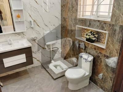 طارق گارڈنز لاہور میں 2 کمروں کا 10 مرلہ زیریں پورشن 80.0 ہزار میں کرایہ پر دستیاب ہے۔