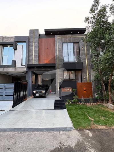 ڈی ایچ اے 9 ٹاؤن ڈیفنس (ڈی ایچ اے),لاہور میں 3 کمروں کا 5 مرلہ مکان 2.35 کروڑ میں برائے فروخت۔ ڈی ایچ اے 9 ٹاؤن ڈیفنس (ڈی ایچ اے),لاہور میں 3 کمروں کا 5 مرلہ مکان 2.35 کروڑ میں برائے فروخت۔