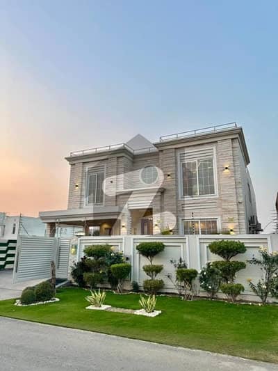 ڈی ایچ اے فیز 8 ڈیفنس (ڈی ایچ اے),لاہور میں 8 کمروں کا 1 کنال مکان 5.0 لاکھ میں کرایہ پر دستیاب ہے۔