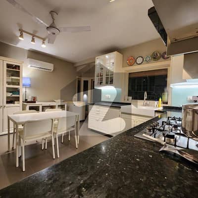 ڈی ایچ اے فیز 8 ڈی ایچ اے ڈیفینس,کراچی میں 6 کمروں کا 2 کنال مکان 8.5 لاکھ میں کرایہ پر دستیاب ہے۔ ڈی ایچ اے فیز 8 ڈی ایچ اے ڈیفینس,کراچی میں 6 کمروں کا 2 کنال مکان 8.5 لاکھ میں کرایہ پر دستیاب ہے۔