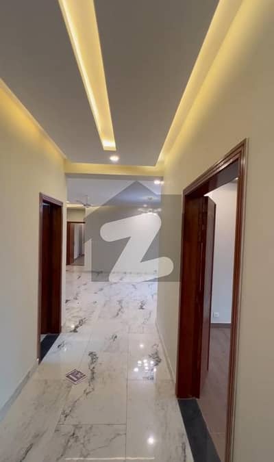 عسکری 11 - سیکٹر ڈی عسکری 11,عسکری,لاہور میں 3 کمروں کا 10 مرلہ فلیٹ 1.5 لاکھ میں کرایہ پر دستیاب ہے۔