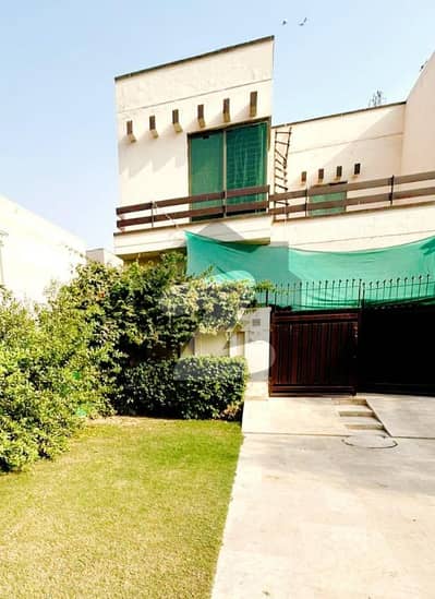 ڈی ایچ اے فیز 5 ڈیفنس (ڈی ایچ اے),لاہور میں 4 کمروں کا 8 مرلہ مکان 1.3 لاکھ میں کرایہ پر دستیاب ہے۔