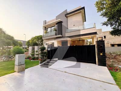 10MARLA BEAUTIFUL HOUSE FOR SALE IN DHA PHASE 7