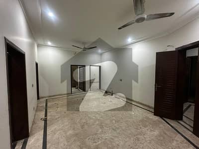 ایل ڈی اے ایوینیو لاہور میں 3 کمروں کا 10 مرلہ زیریں پورشن 70.0 ہزار میں کرایہ پر دستیاب ہے۔ ایل ڈی اے ایوینیو لاہور میں 3 کمروں کا 10 مرلہ زیریں پورشن 70.0 ہزار میں کرایہ پر دستیاب ہے۔