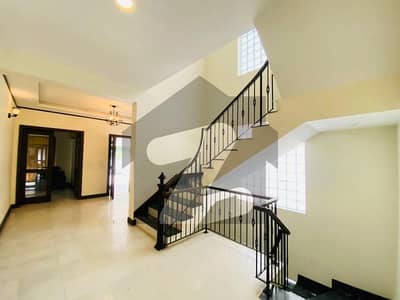 666 Square Yards House In Beautiful Location Of F-8 In F-8