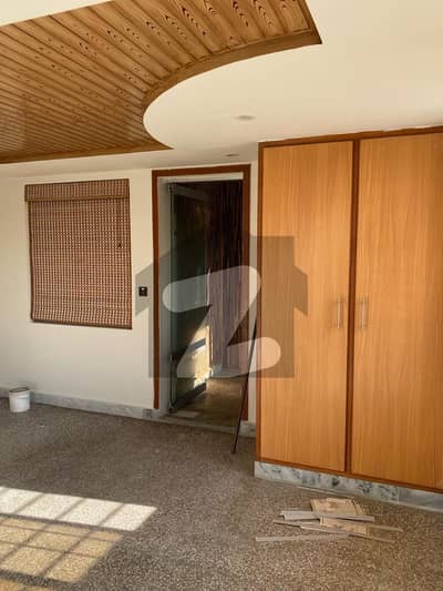 2nd Floor Independent Room Attached Bath Kitchen Separate Entrance