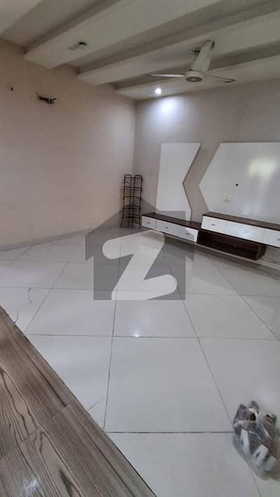 واپڈا ٹاؤن فیز 1 - بلاک جے2 واپڈا ٹاؤن فیز 1,واپڈا ٹاؤن,لاہور میں 3 کمروں کا 10 مرلہ بالائی پورشن 75.0 ہزار میں کرایہ پر دستیاب ہے۔