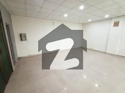 ڈی ایچ اے فیز 6 - سی سی 2 بلاک ڈی ایچ اے فیز 6,ڈیفنس (ڈی ایچ اے),لاہور میں 8 مرلہ دفتر 70.0 ہزار میں کرایہ پر دستیاب ہے۔