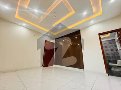 فارمانئیٹس ہاؤسنگ سکیم لاہور میں 3 کمروں کا 10 مرلہ بالائی پورشن 70.0 ہزار میں کرایہ پر دستیاب ہے۔