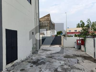 سُندرانڈسٹریل اسٹیٹ لاہور میں 8 کنال فیکٹری 10.0 لاکھ میں کرایہ پر دستیاب ہے۔