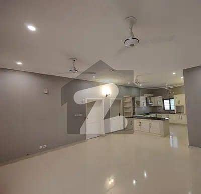 کلفٹن ۔ بلاک 5 کلفٹن,کراچی میں 7 کمروں کا 2 کنال مکان 13.0 لاکھ میں کرایہ پر دستیاب ہے۔