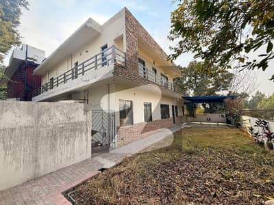 ایف ۔ 8 اسلام آباد میں 5 کمروں کا 1 کنال مکان 5.5 لاکھ میں کرایہ پر دستیاب ہے۔