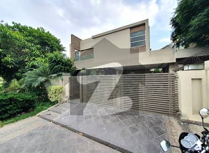 ڈی ایچ اے فیز 4 - بلاک ڈبل اے فیز 4,ڈیفنس (ڈی ایچ اے),لاہور میں 5 کمروں کا 1 کنال مکان 2.6 لاکھ میں کرایہ پر دستیاب ہے۔