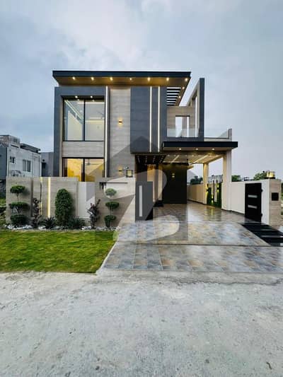 10 MARLA BEAUTIFUL HOUSE With Basement Available For Rent in DHA Phase 6