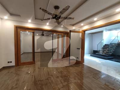 Phase 6 DHA Mein Aisa 1 Kanal Modern Bungalow Solar System Ke Sath Dobara Nahi Milega