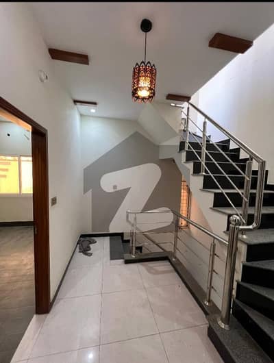 کینال بینک ہاؤسنگ سکیم لاہور میں 6 کمروں کا 4 مرلہ مکان 1.55 کروڑ میں برائے فروخت۔