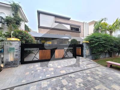 ڈی ایچ اے فیز 4 - بلاک ڈبل ای فیز 4,ڈیفنس (ڈی ایچ اے),لاہور میں 5 کمروں کا 1 کنال مکان 2.7 لاکھ میں کرایہ پر دستیاب ہے۔