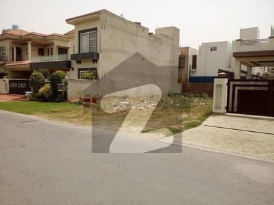 Good Location 7-Marla Plot For Sale Easy Access To 120 Feet Wide Main Road