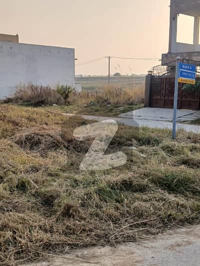 Best Investment 3 Marla plot available for sale in university