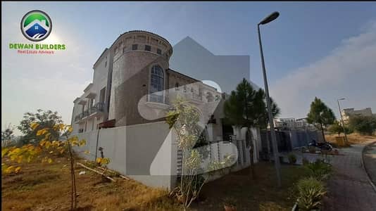 45 marla Owner built heighted location House 45 marla Owner built heighted location House