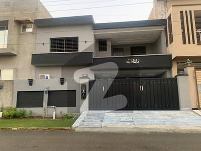 محافظ ٹاؤن فیز 2 محافظ ٹاؤن,لاہور میں 3 کمروں کا 10 مرلہ مکان 2.5 کروڑ میں برائے فروخت۔