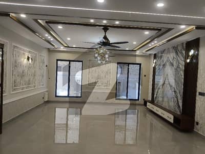 بحریہ ٹاؤن فیز 3 بحریہ ٹاؤن راولپنڈی,راولپنڈی میں 5 کمروں کا 1 کنال مکان 13.0 کروڑ میں برائے فروخت۔ بحریہ ٹاؤن فیز 3 بحریہ ٹاؤن راولپنڈی,راولپنڈی میں 5 کمروں کا 1 کنال مکان 13.0 کروڑ میں برائے فروخت۔