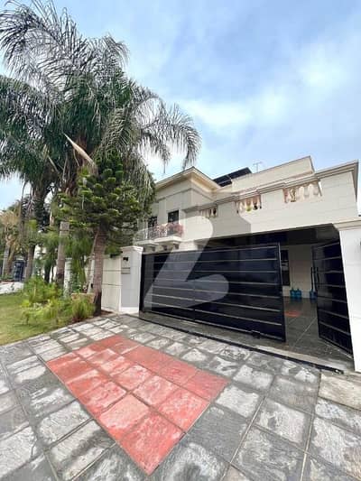 1 Kanal Double Storey House 6 Bedrooms With 6 Bathrooms One Servant Room Basement Green Area 60 Feet Road