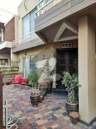 ڈی ایچ اے فیز 3 - بلاک ڈبلیو فیز 3,ڈیفنس (ڈی ایچ اے),لاہور میں 5 کمروں کا 1 کنال مکان 5.8 کروڑ میں برائے فروخت۔ ڈی ایچ اے فیز 3 - بلاک ڈبلیو فیز 3,ڈیفنس (ڈی ایچ اے),لاہور میں 5 کمروں کا 1 کنال مکان 5.8 کروڑ میں برائے فروخت۔